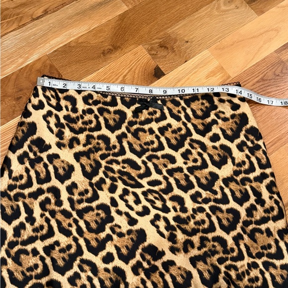 Chic Leopard Print Mini Skirt - Picture 3 of 5